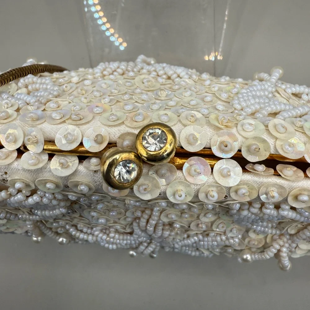 Elegant Beaded/Sequin, Gold Accents, with chain handle - Picture 5 of 14